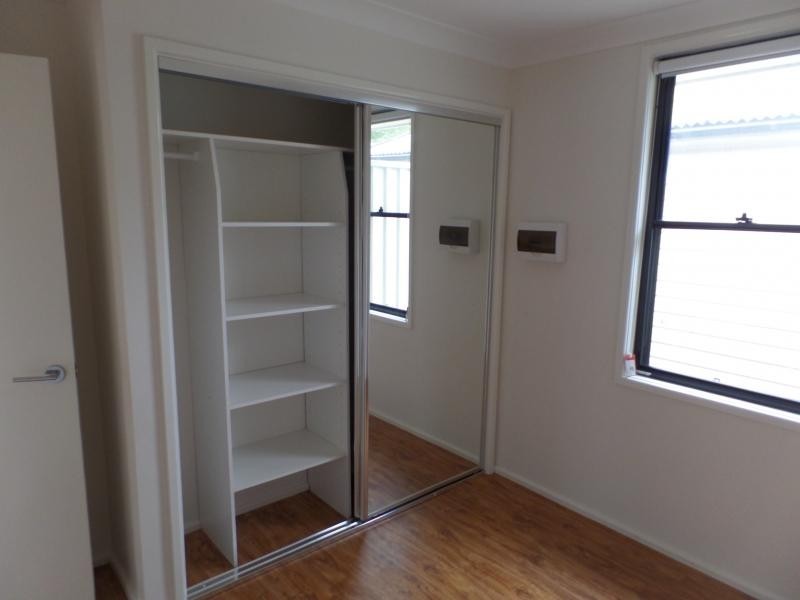 DAMPIER CR, Fairfield West NSW 2165