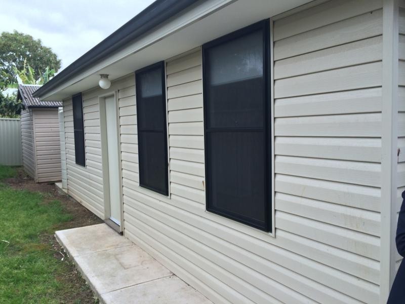 DAMPIER CR, Fairfield West NSW 2165