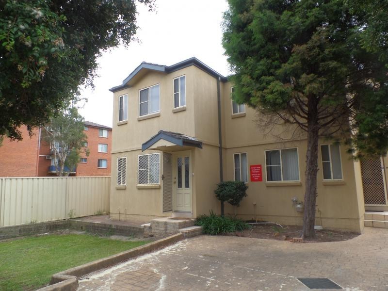 NELSON STREET, Fairfield NSW 2165