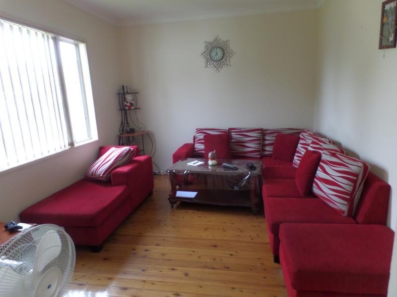 MACDONNELL AV, Fairfield West NSW 2165