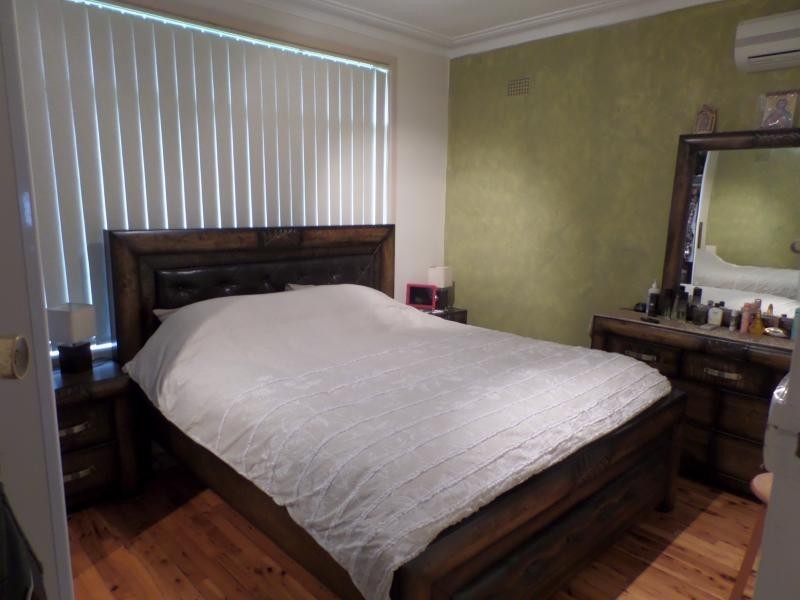 MACDONNELL AV, Fairfield West NSW 2165