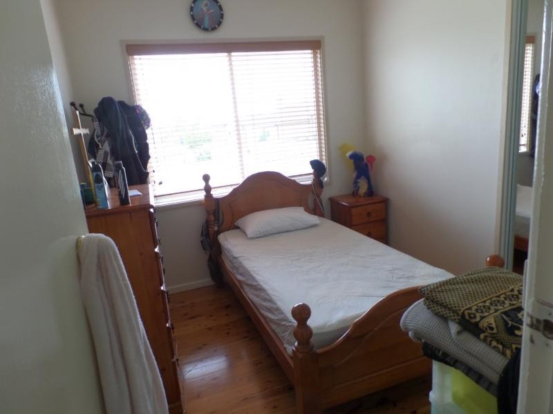 MACDONNELL AV, Fairfield West NSW 2165