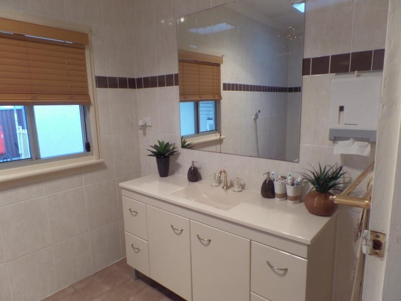 MACDONNELL AV, Fairfield West NSW 2165