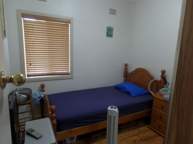 MACDONNELL AV, Fairfield West NSW 2165