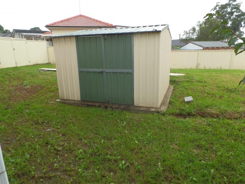 MACDONNELL AV, Fairfield West NSW 2165