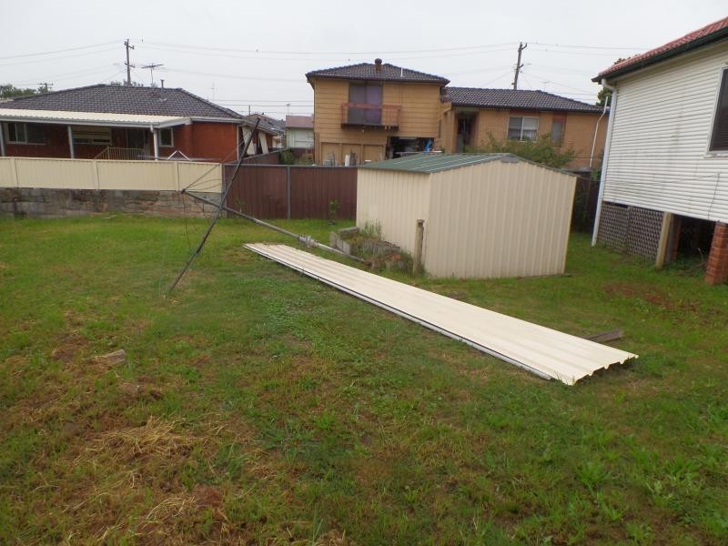 MACDONNELL AV, Fairfield West NSW 2165