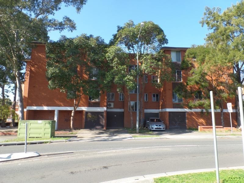 HAMILTON RD, Fairfield NSW 2165