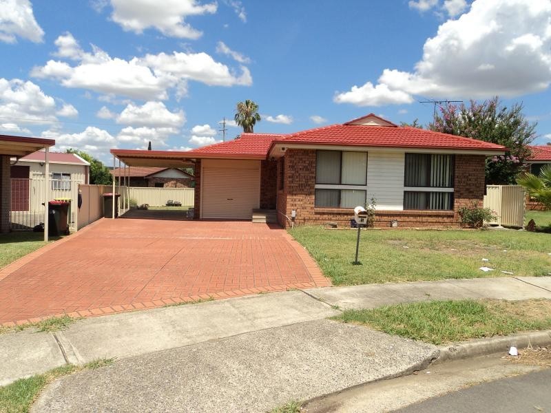 COMO PLACE, St Johns Park NSW 2176