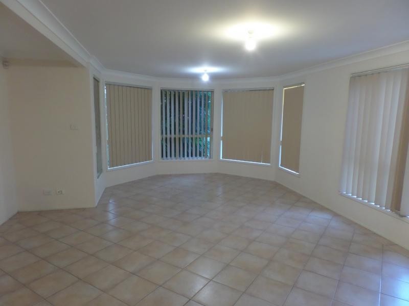 BRONTE CL, West Hoxton NSW 2171