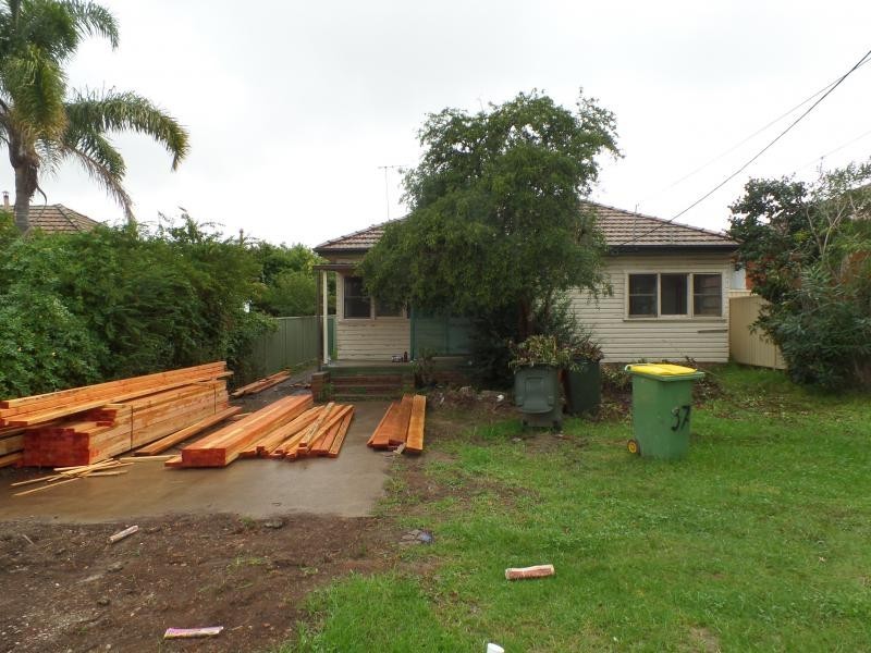 37 GRANVILLE ST, Fairfield NSW 2165