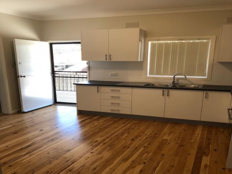 2  NORFOLK AVE, Fairfield West NSW 2165