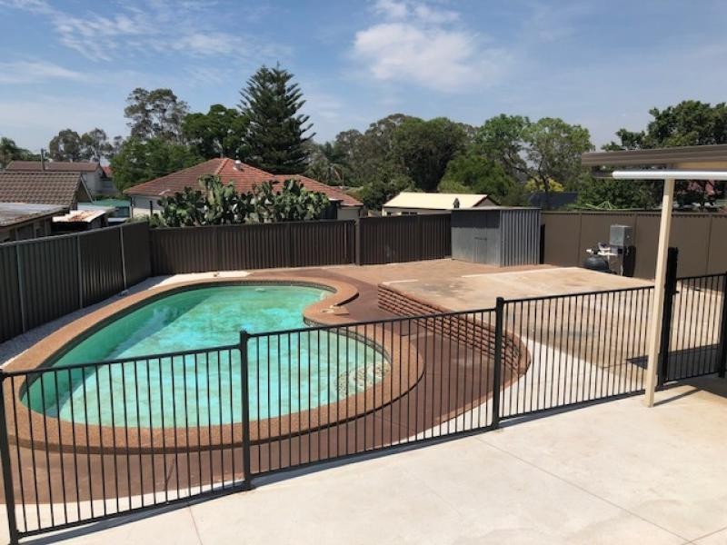 2  NORFOLK AVE, Fairfield West NSW 2165