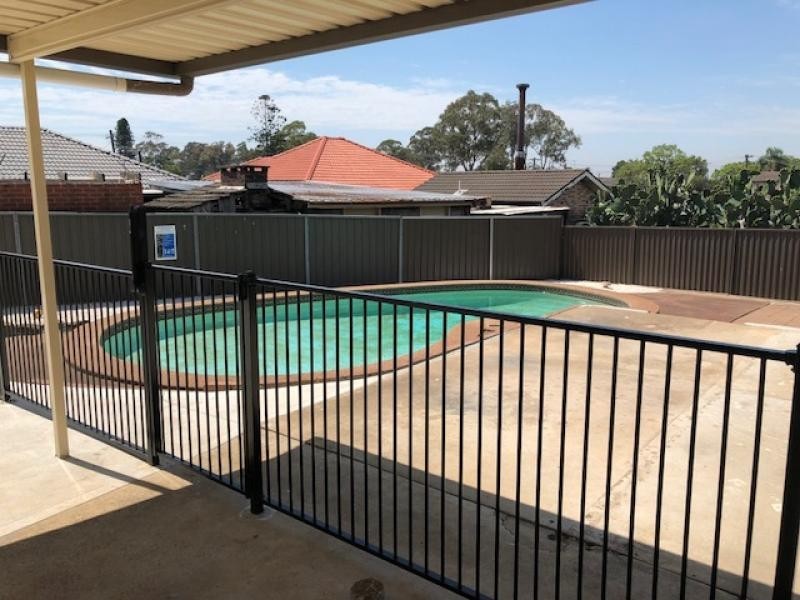 2  NORFOLK AVE, Fairfield West NSW 2165