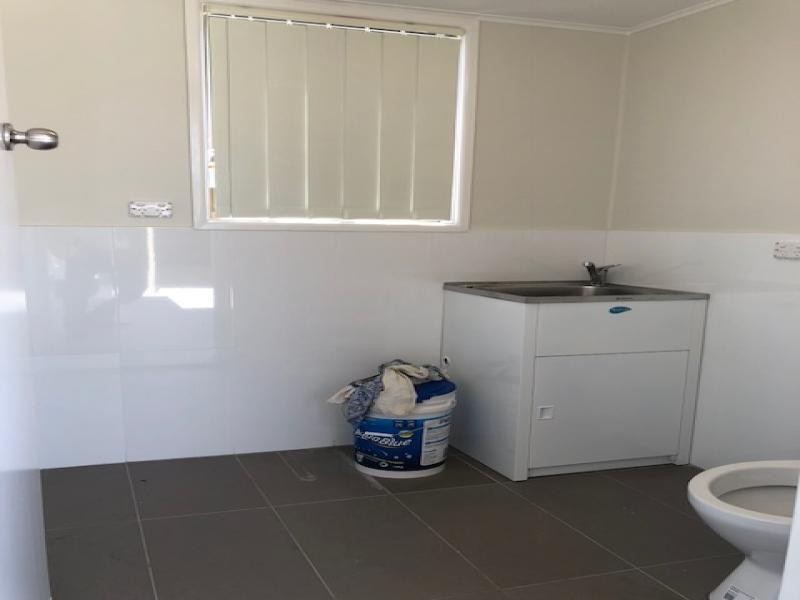 2  NORFOLK AVE, Fairfield West NSW 2165