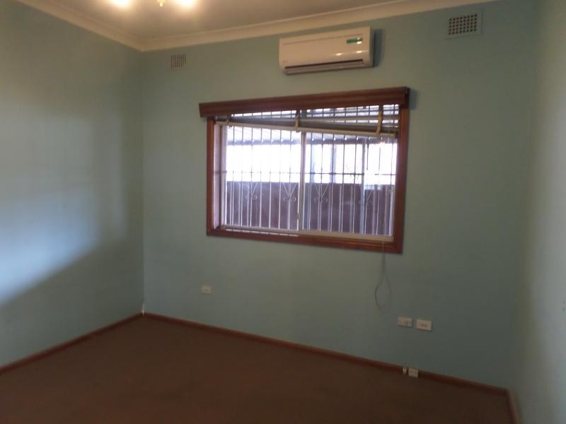 AVISFORD ST, Fairfield NSW 2165