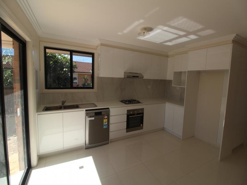 MOHAWK CR, Greenfield Park NSW 2176