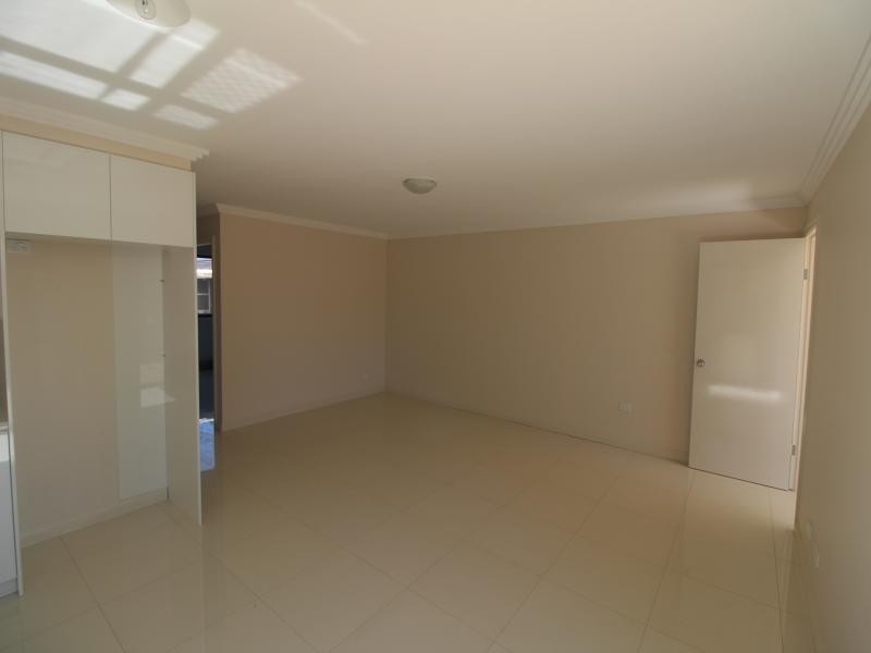 MOHAWK CR, Greenfield Park NSW 2176