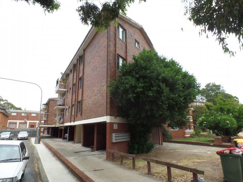 Hamilton Rd, Fairfield NSW 2165
