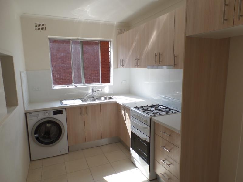 Hamilton Rd, Fairfield NSW 2165