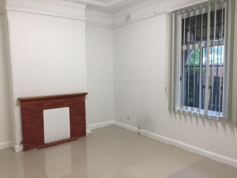 HAMILTON RD, Fairfield NSW 2165