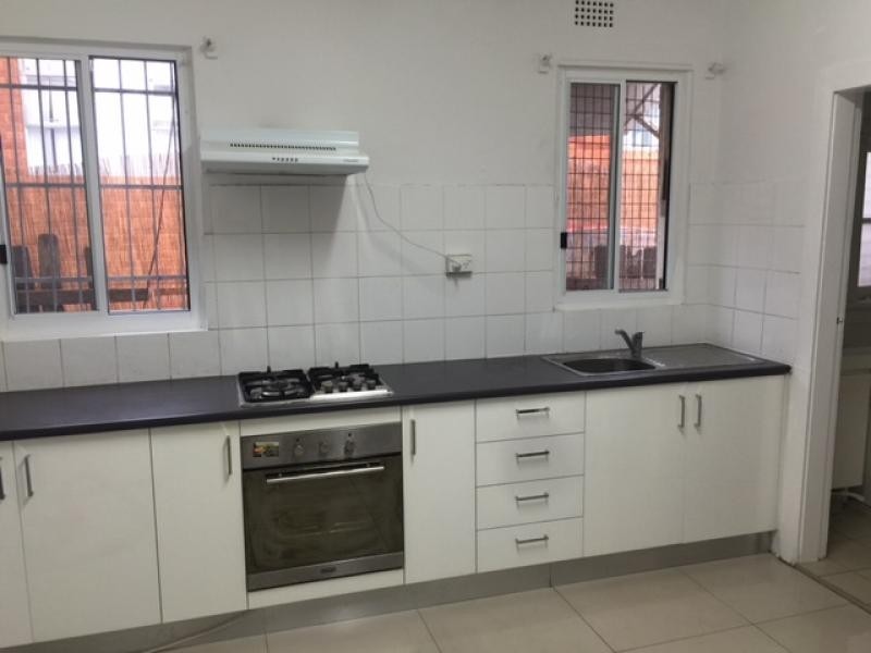 HAMILTON RD, Fairfield NSW 2165