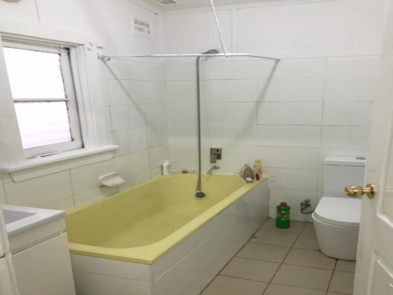 HAMILTON RD, Fairfield NSW 2165