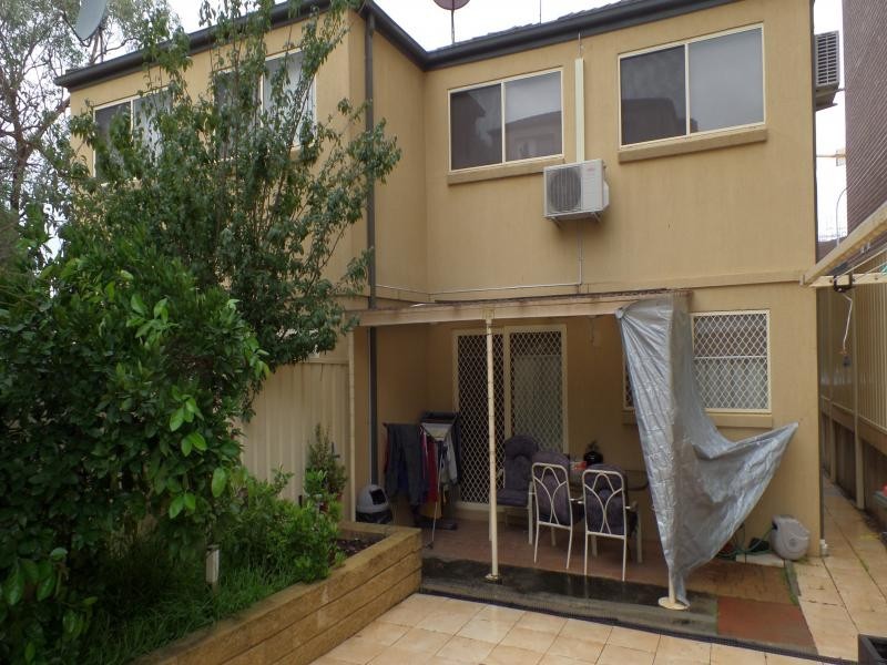 NELSON STREET, Fairfield NSW 2165