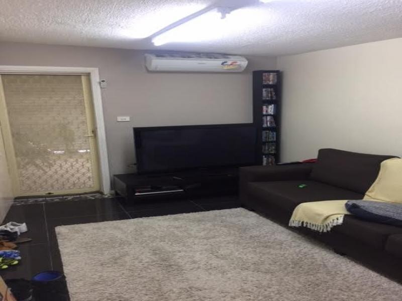 608 SMITHFIELD RD, Greenfield Park NSW 2176