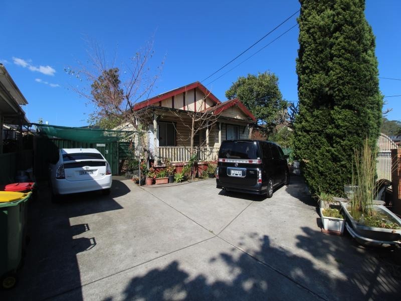 VINE STREET, Fairfield NSW 2165