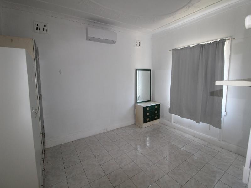 VINE STREET, Fairfield NSW 2165