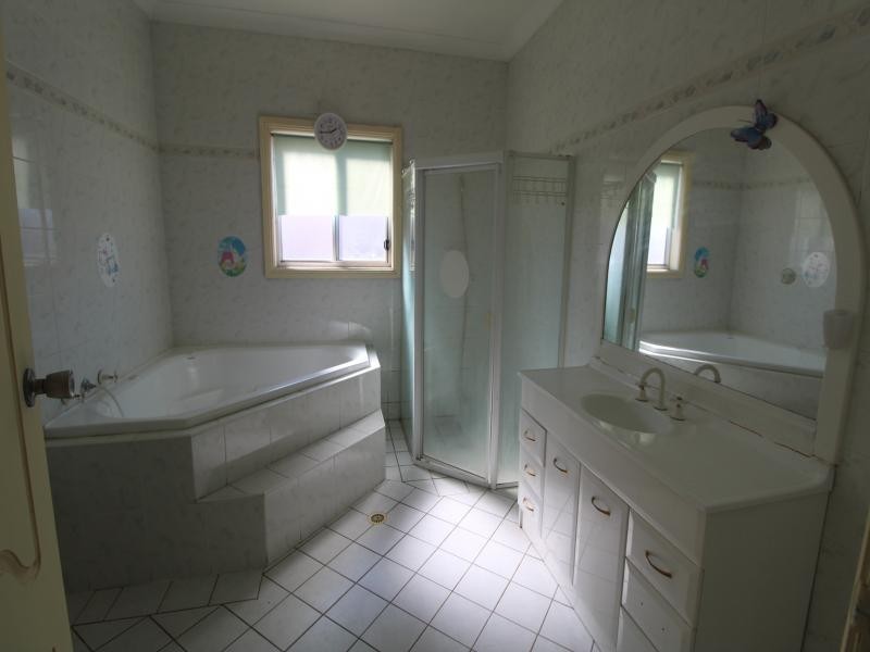 VINE STREET, Fairfield NSW 2165