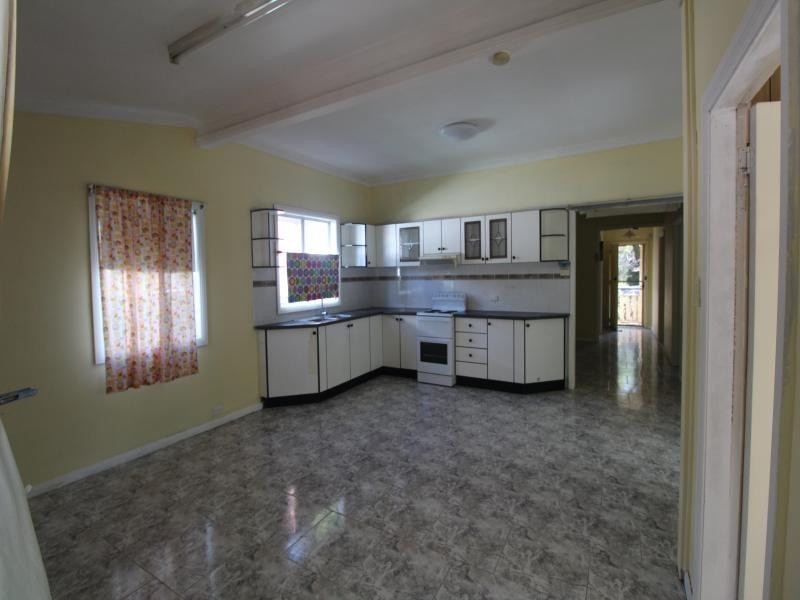 VINE STREET, Fairfield NSW 2165