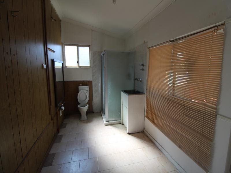 VINE STREET, Fairfield NSW 2165