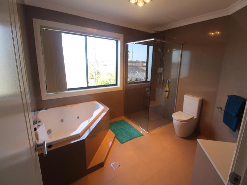 9 KEW ROAD, Hoxton Park NSW 2171