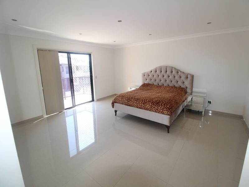 9 KEW ROAD, Hoxton Park NSW 2171