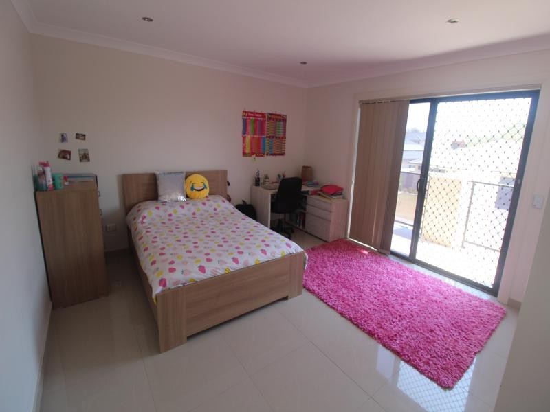 9 KEW ROAD, Hoxton Park NSW 2171