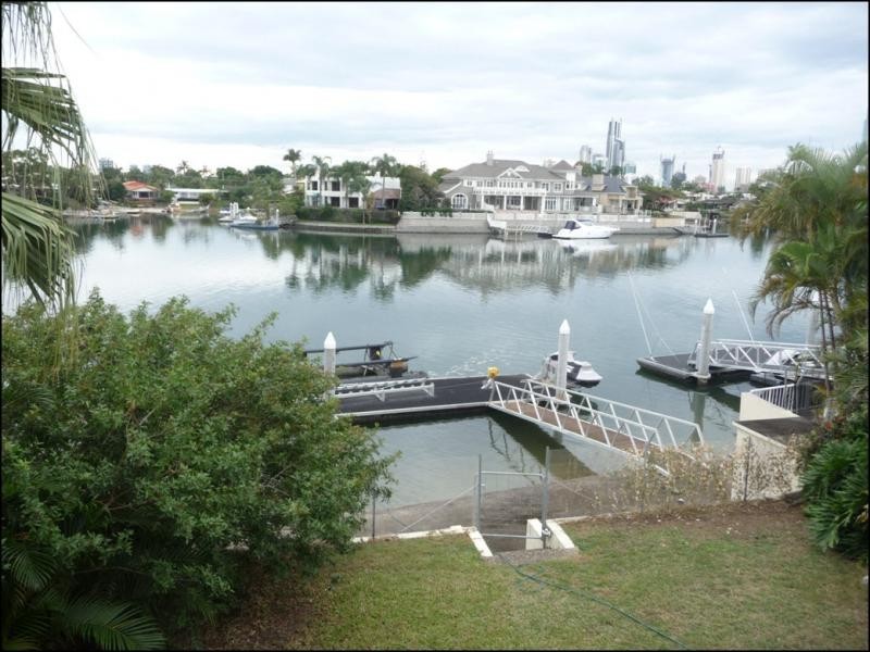 155 Monaco St, Broadbeach Waters QLD 4218