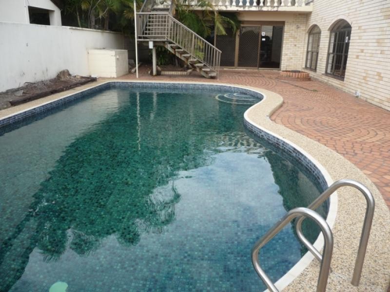 155 Monaco St, Broadbeach Waters QLD 4218