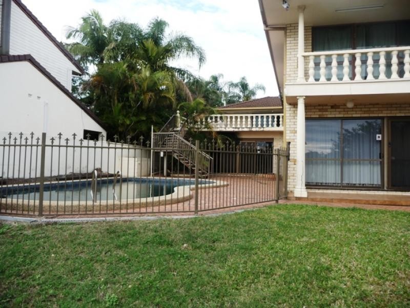 155 Monaco St, Broadbeach Waters QLD 4218