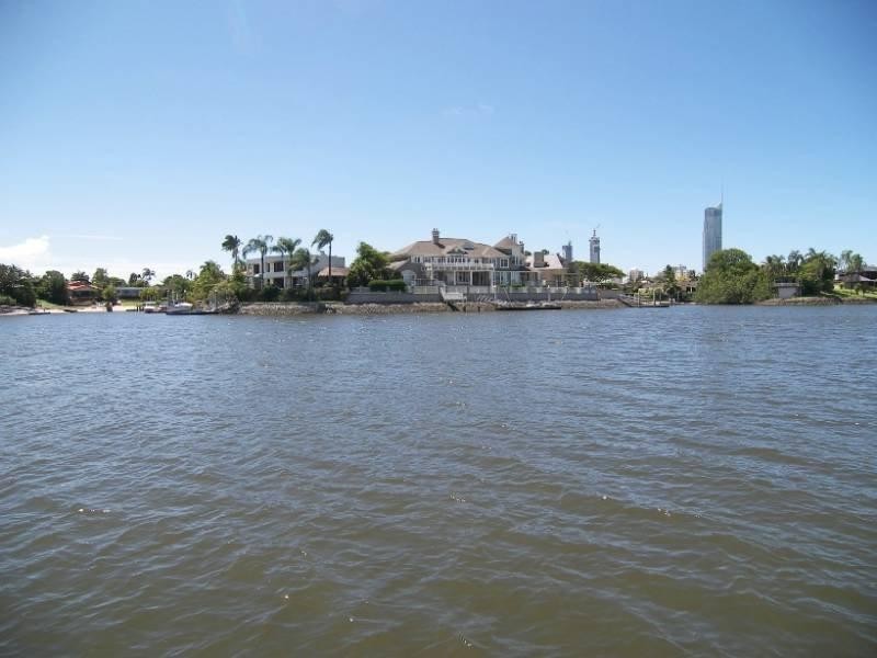 155 Monaco St, Broadbeach Waters QLD 4218