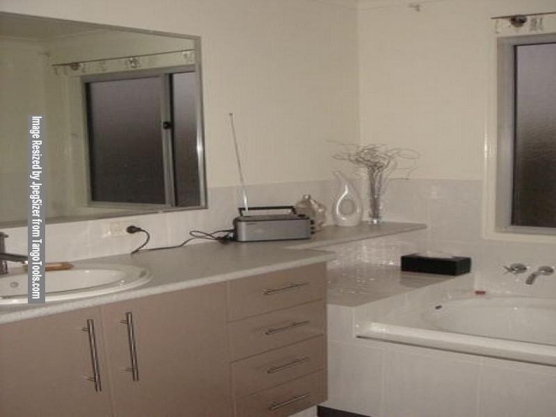 12 Locke St, Southport QLD 4215