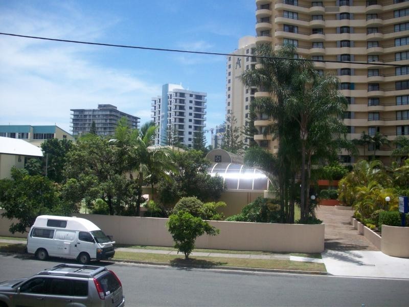 8 Frederick St, Surfers Paradise QLD 4217
