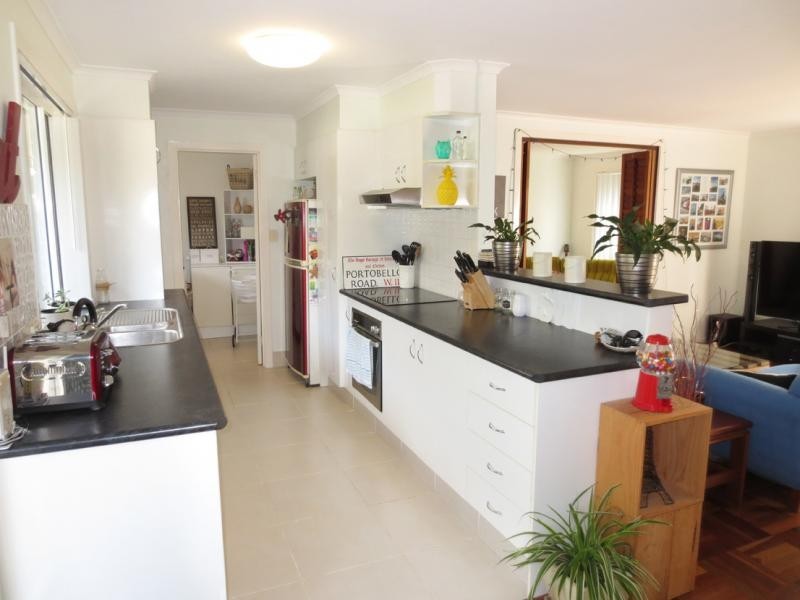 108 Heeb St, Benowa QLD 4217