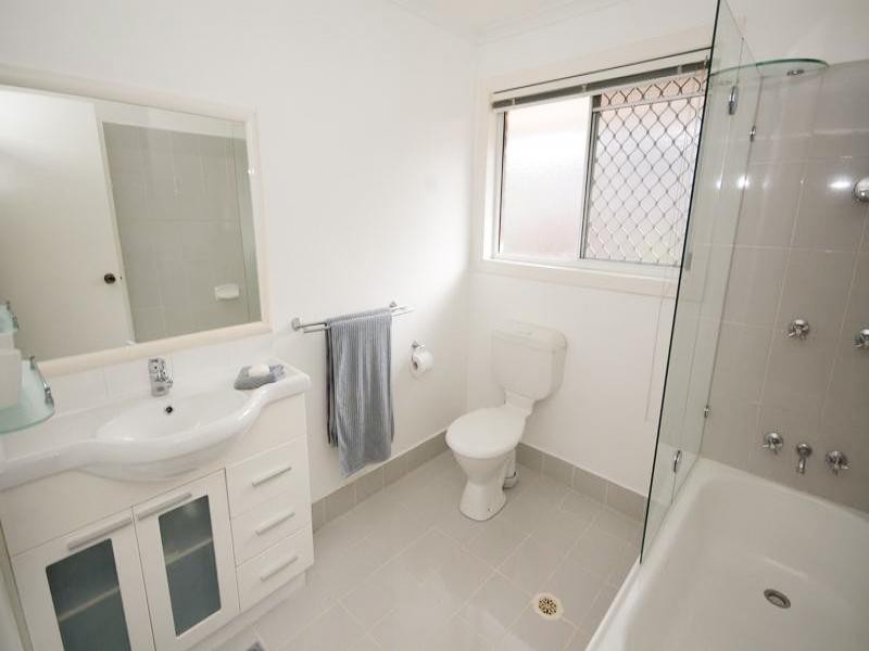 108 Heeb St, Benowa QLD 4217