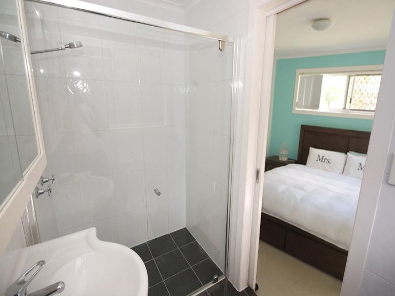 108 Heeb St, Benowa QLD 4217