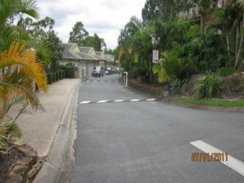 6 Crestridge Crescent, Oxenford QLD 4210