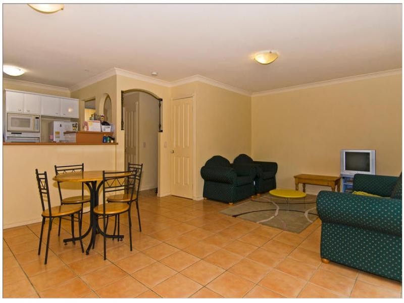 206 Cheltenham Dr, Robina QLD 4226