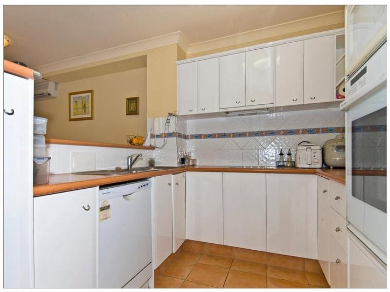 206 Cheltenham Dr, Robina QLD 4226