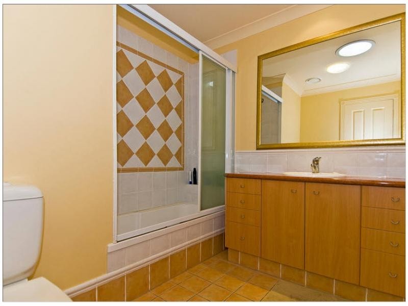 206 Cheltenham Dr, Robina QLD 4226