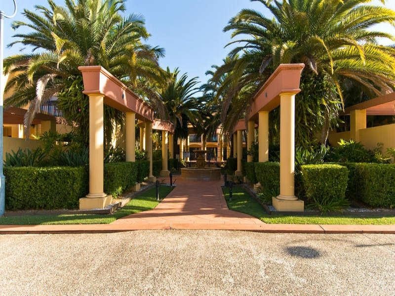 206 Cheltenham Dr, Robina QLD 4226